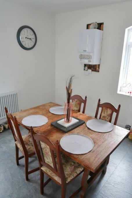 Castle Manor, 4 Bed Seaside Retreat Apartment สการ์โบโรห์ ภายนอก รูปภาพ