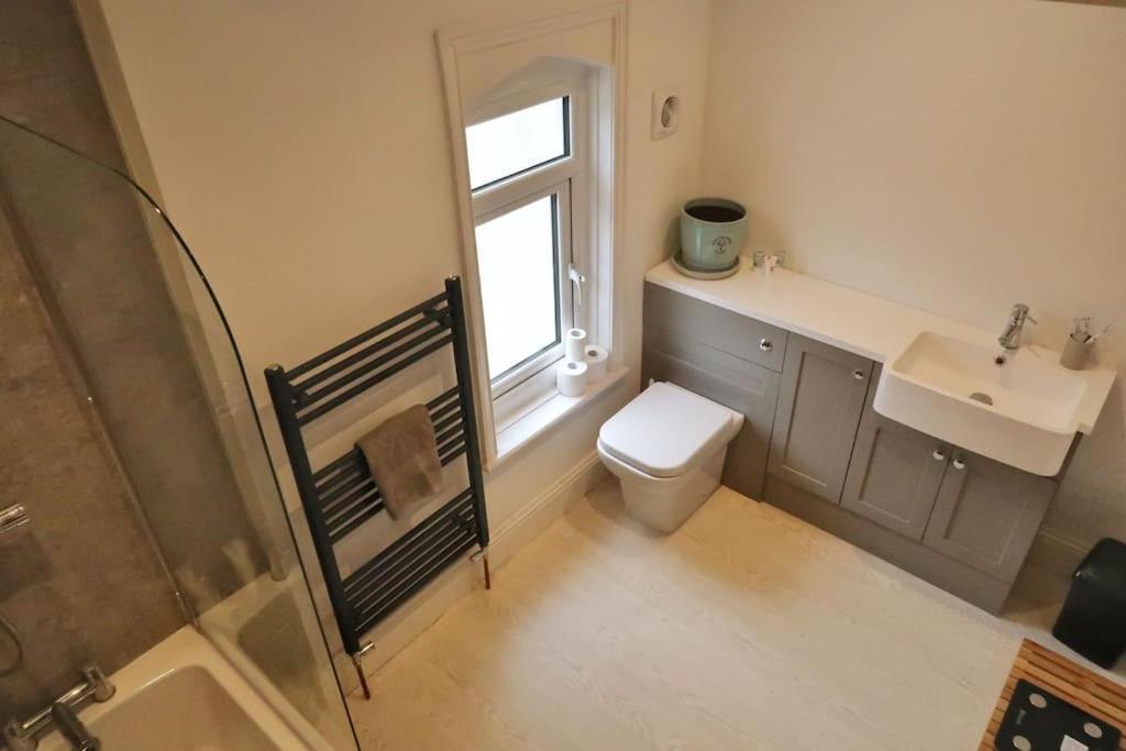Castle Manor, 4 Bed Seaside Retreat Apartment สการ์โบโรห์ ภายนอก รูปภาพ