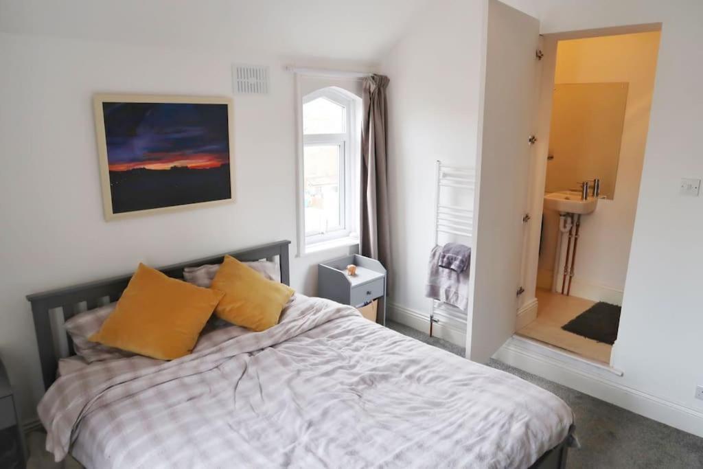 Castle Manor, 4 Bed Seaside Retreat Apartment สการ์โบโรห์ ภายนอก รูปภาพ