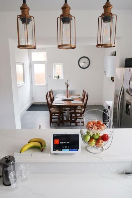 Castle Manor, 4 Bed Seaside Retreat Apartment สการ์โบโรห์ ภายนอก รูปภาพ