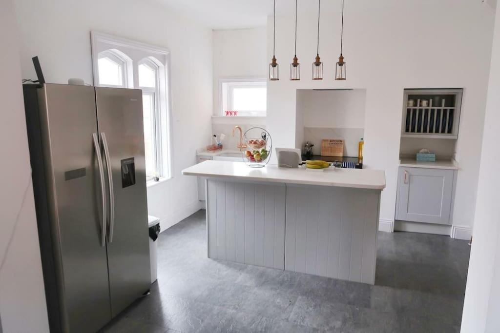 Castle Manor, 4 Bed Seaside Retreat Apartment สการ์โบโรห์ ภายนอก รูปภาพ